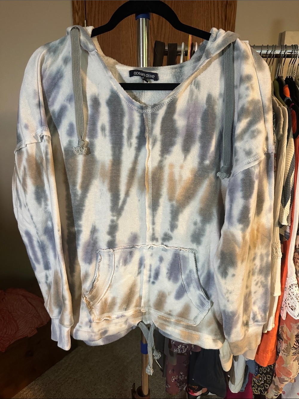 Ocean Drive Tie-Dye Hooded Sweatshirt in Cream, Gray & Tan